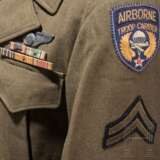 Feldbluse, sog. "Ike Jacket", für einen Corporal in einer Troop Carrier Group - Foto 3