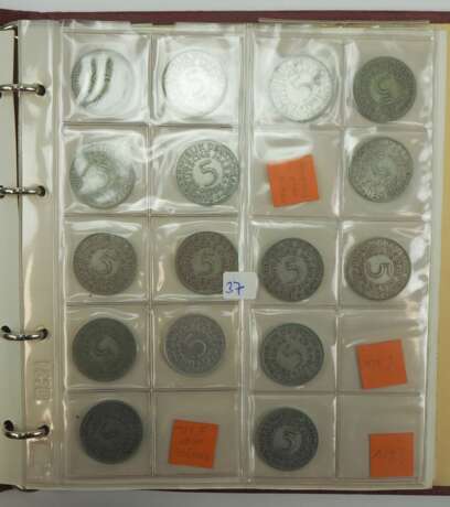 BRD: Sammlung 71 x 5 DM Münzen. - photo 1