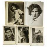 Leni Riefenstahl - zwei Bücher "Die Frau aus Andros" mit Widmung und "La Bella Napoli", eine Liebermann-Kunstmappe, fünf Fotos und 50 Portrait-Postkarten - photo 3