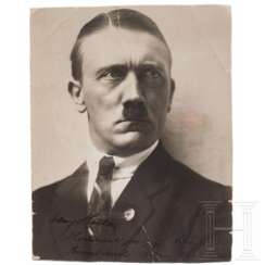 Adolf Hitler - eigenhändig signiertes Hoffmann-Porträtfoto, 1924