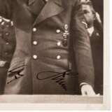 Adolf Hitler - eigenhändig signierte Röhr-Fotopostkarte - Foto 3
