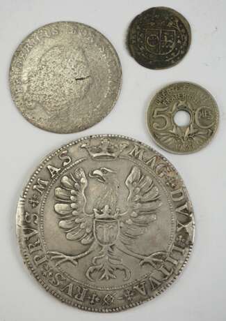 International: Lot Münzen. - photo 2