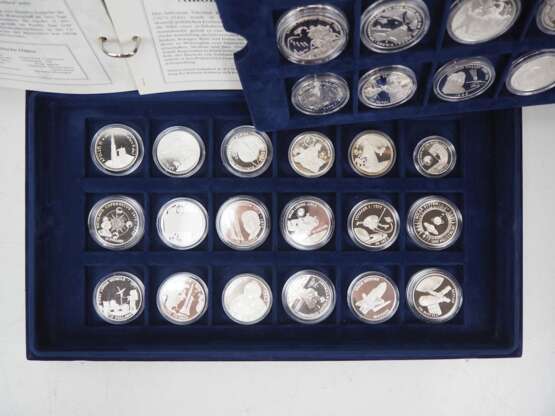 Sammlung 36 Silbermünzen - Weltraum. - фото 2