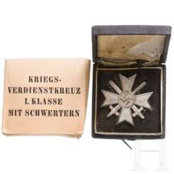 Kriegsverdienstkreuz 1. Klasse mit Schwertern in Etui und Überkarton, Deschler & Sohn, München