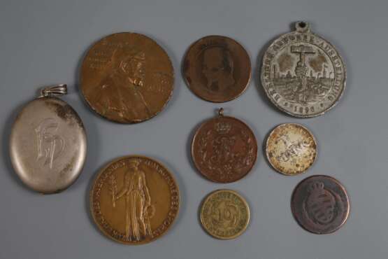 Konvolut Orden, Medaillen und Münzen - photo 4