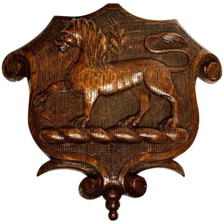 Carved Tiger Oak Heraldic Lion Shield Tiger oak carved Pugin Animal United Kingdom Victorian period 19th century - photo 1