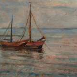 Volkwarth, Hugo (1888 Altona-1946 Thüringen) "Zwei Segelboote auf ruhiger See", Öl/ Karton, rückseitig "Fischkutter", sign. u.l. und dat. ´24, 32x42 cm, Rahmen (Hamburger Landschaftsmaler, der zunächs… - photo 1