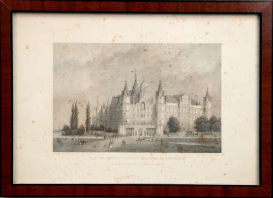 Gottheil, J. "Das Grossherzogliche Schloss in Schwerin", Grafik, unten mittig bez., stockfleckig, 12,5x19,5 cm, hinter Glas und Rahmen - фото 1