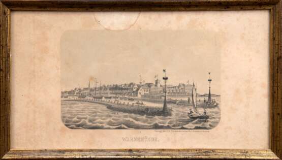 "Warnemünde", Litho., Verlag der J.G. Tiedemannschen Hof-Steindruck Rostock, stockfleckig und wasserfleckig, 8,5x14 cm, hinter Glas und Rahmen - Foto 1