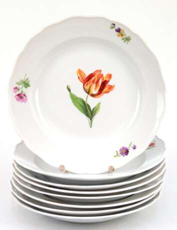 8 Meissen-Speiseteller, 1850-1924, Bunte Blume 1, Neuer Ausschnitt, Knaufschwertermarke mit 2 Schleifstrichen, Dm. 24,5 cm - Foto 1