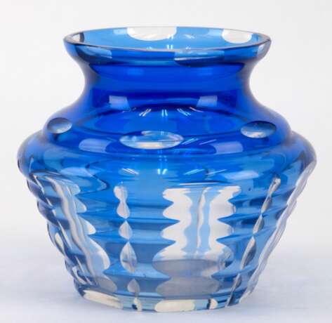 Art-Deco-Vase, Haida, farbloses Glas mit blauem Überfang, ornamental geschliffen, H. 12,5 cm - Foto 1