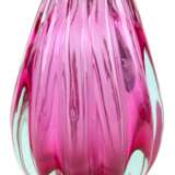 Murano-Vase, farbloses Glas mit altrosa Innenfang, vertikal gerippte, gebauchte Form, H. 16,5 cm - Foto 1