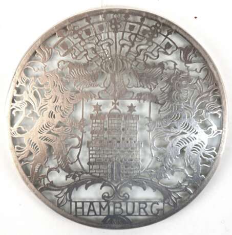 Glasplatte "Wappen von Hamburg" mit Silberauflage, gest. Spahr 1000, Dm. 9,9 cm - photo 1