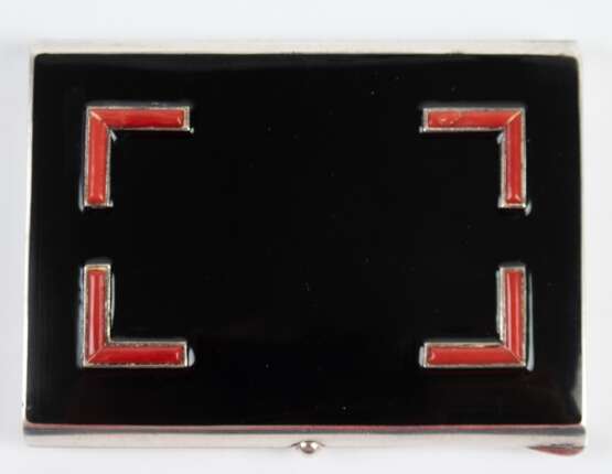 Art Deco- Etui, 925er Silber, Londoner Einfuhrpunze, innen vergoldet, Deckel schwarz emailliert mit rot emailliertem Winkeldekor (1x repariert), Rückseite mit feinem Gitternetzdekor, Ges.-Gew. 105 g, 1,0x8,2x6,0 cm - Foto 1