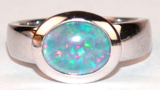 Opal-Ring, 585er WG, mit Opaltriplette in querovaler Zargenfassung, ges. 6,2 g, RG 56 - photo 1