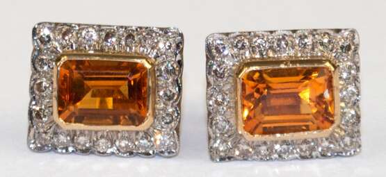 Paar Ohrstecker, GG/WG 750, ca. 5,3 g, Citrine ca. 2,10 ct. (ca. 8 x 6 mm), Brillanten ca. 0,53 ct. - photo 1