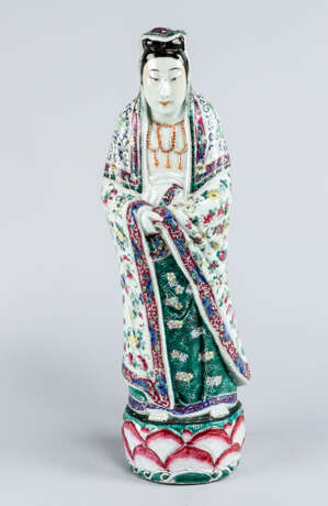 Chinese Porcelain Figure - фото 1