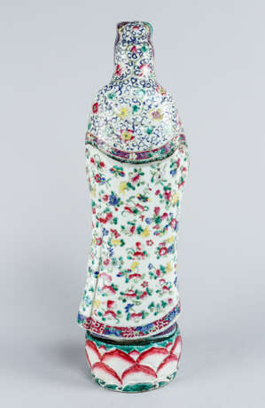 Chinese Porcelain Figure - фото 2