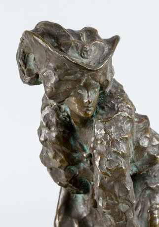 Terracotta sculpture of a lady with scarf painted in bronze colours signed on the bottom early 20th century - photo 2