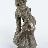 Terracotta sculpture of a lady with scarf painted in bronze colours signed on the bottom early 20th century - photo 3
