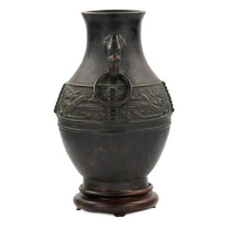 Bronze Jug for wine Hu with Jinwen signs. China. Bronze wood - photo 2