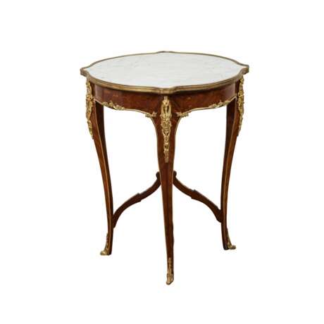 Table de salon elegante avec un plateau en marbre. Mahagoni Furnier Rococo Early 20th century - Foto 1