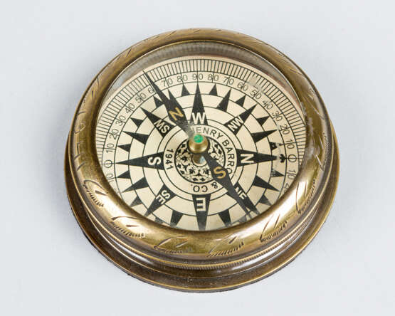 Table compass by Henry Barrow dated 1941 under glass - photo 1