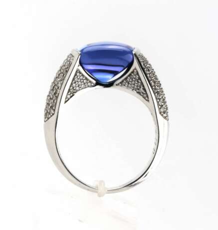 18K white gold ring with diamonds and tanzanite. Diamonds 21th century - photo 1