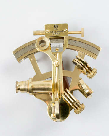 Sextant by Calvin and Hughes London dated 1917 pollished bronze with chromed dial in wooden box - Foto 2