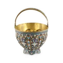 Sucrier russe en argent et email cloisonne. 