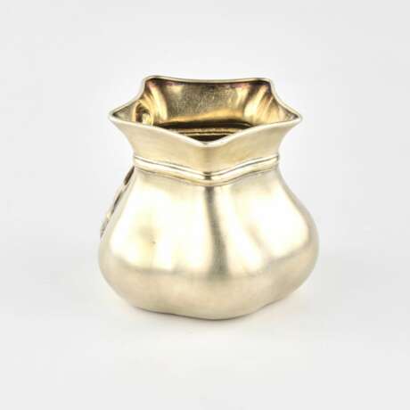 Bo&icirc;te vase en argent dOrest Kurlyukov en forme de sac noue. Silver 84 Gilding At the turn of 19th -20th century - Foto 3