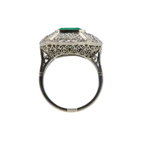 Art Deco cocktail ring with emerald and diamonds. Diamonds 20th century - photo 4