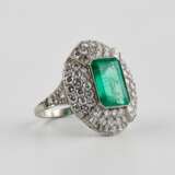 Art Deco cocktail ring with emerald and diamonds. Diamonds 20th century - photo 7