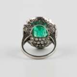 Art Deco cocktail ring with emerald and diamonds. Diamonds 20th century - photo 2