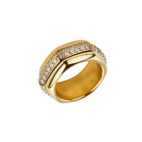 Bague ecrou en or 18 carats avec diamants. Possession de Piaget. Diamants 21th century - photo 2