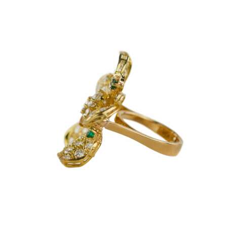 Gold 18K ring with seventy-seven diamonds and five emeralds. Emerald 21th century - photo 4