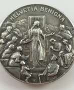 Overview. Deutsches Reich: Helvetia-Benigna Medaille, Kleine Medaille, an Nadel. 