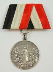 Deutsches Reich: Helvetia-Benigna Medaille, Kleine Medaille, an Einzelschnalle. 