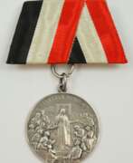 Overview. Deutsches Reich: Helvetia-Benigna Medaille, Kleine Medaille, an Einzelschnalle. 