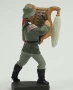 Übersicht. Lineol: Wehrmacht Soldat mit Schellenbaum.