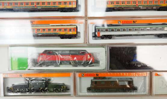 Arnold: Spur N - Modelleisenbahn 40 Lokomotiven und Wagons - OVP. - photo 2