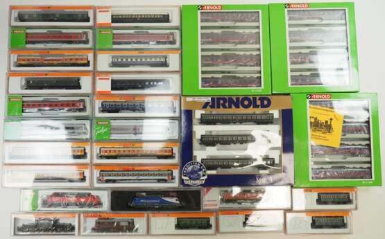 Arnold: Spur N - Modelleisenbahn 40 Lokomotiven und Wagons - OVP. - Foto 3