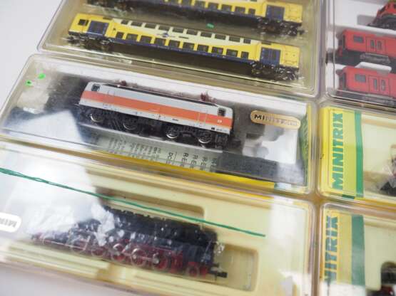 Minitrix: Spur N - Modelleisenbahn 34 Lokomotiven und Wagons - OVP. - photo 3