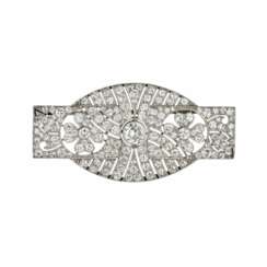 Brooch with diamonds in Art Deco style. 