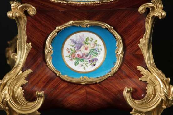 Bo&icirc;te de table pour bijoux. S&egrave;vres 1830. Porcelain Hand Painted 19th century - photo 3