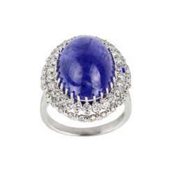 Bague en or blanc 18 carats avec tanzanite, taille cabochon et diamants non sertis. 