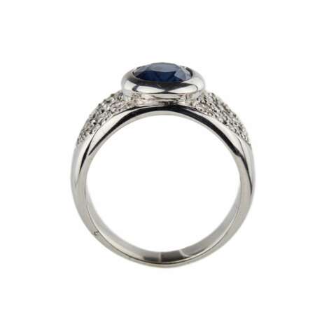 Gold 18K ring with sapphire and diamonds. Diamonds 21th century - photo 5