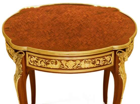 Mahogany table decorated with marquetry in the style of Louis XV Francois Linke. Late 19th century Gilded bronze Late 19th century - photo 5