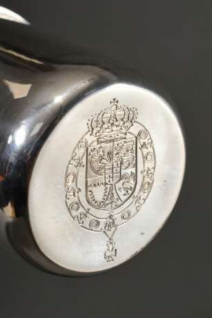 Necessaire Gefäß mit facettiertem Glaskorpus und Silber 800 Deckel, graviertes herzogliches Wappen von Schleswig-Holstein-Gottorf, Anfang 20.Jh., H. 19,5cm, Ø 4,5cm, min. best. - Foto 3