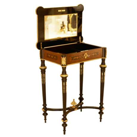 A lovely inlaid wood dressing table with gilded bronze. France late 19th century. Gilded bronze Napoleon III Late 19th century - photo 1